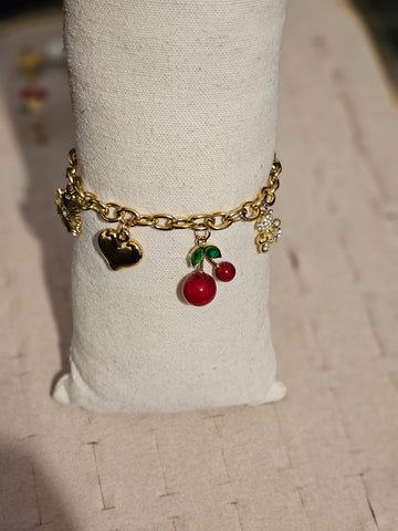 Bracelet breloque cerise Bracelet breloque cerise