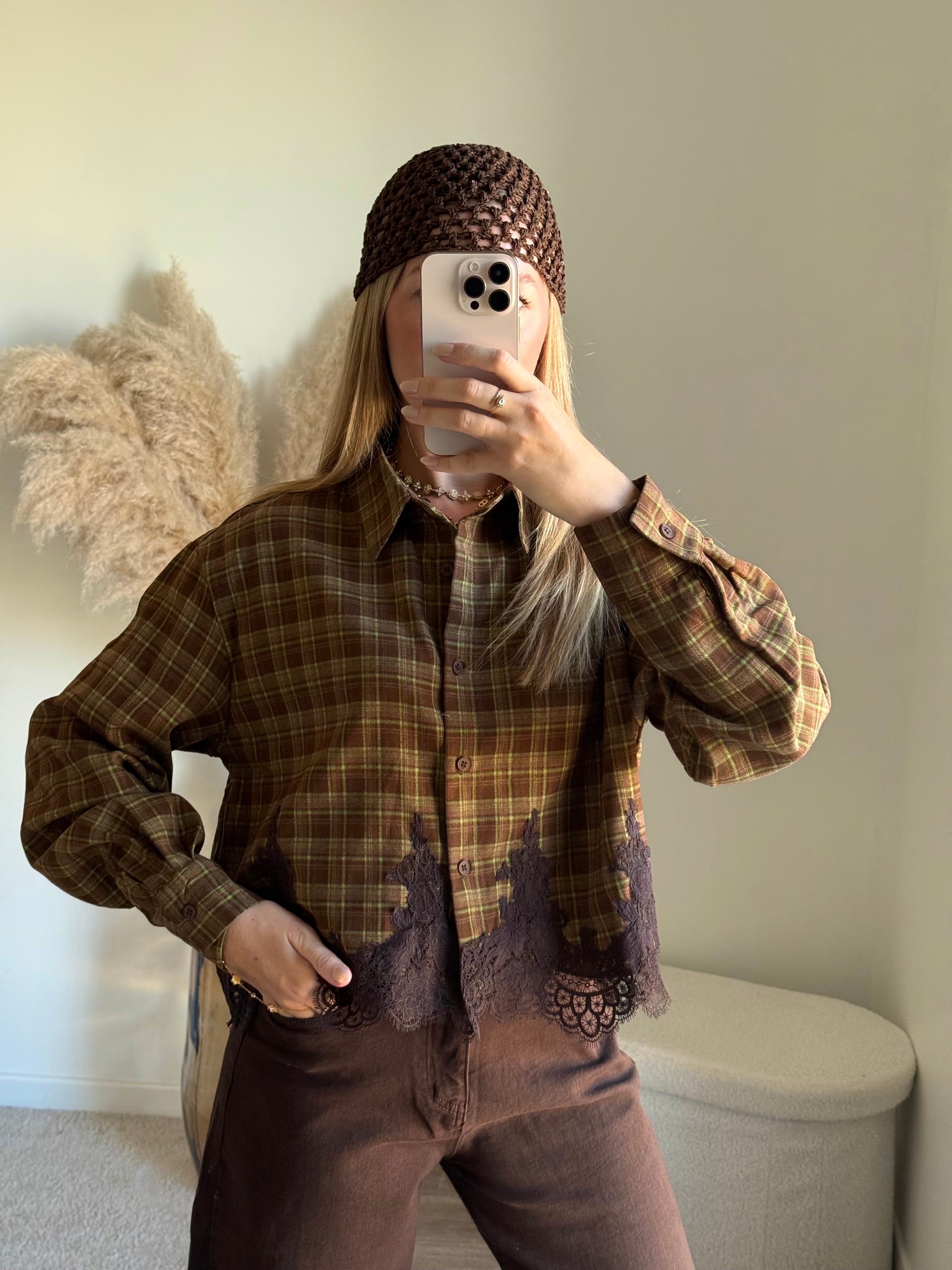 Chemise à carreaux avec détails en dentelle