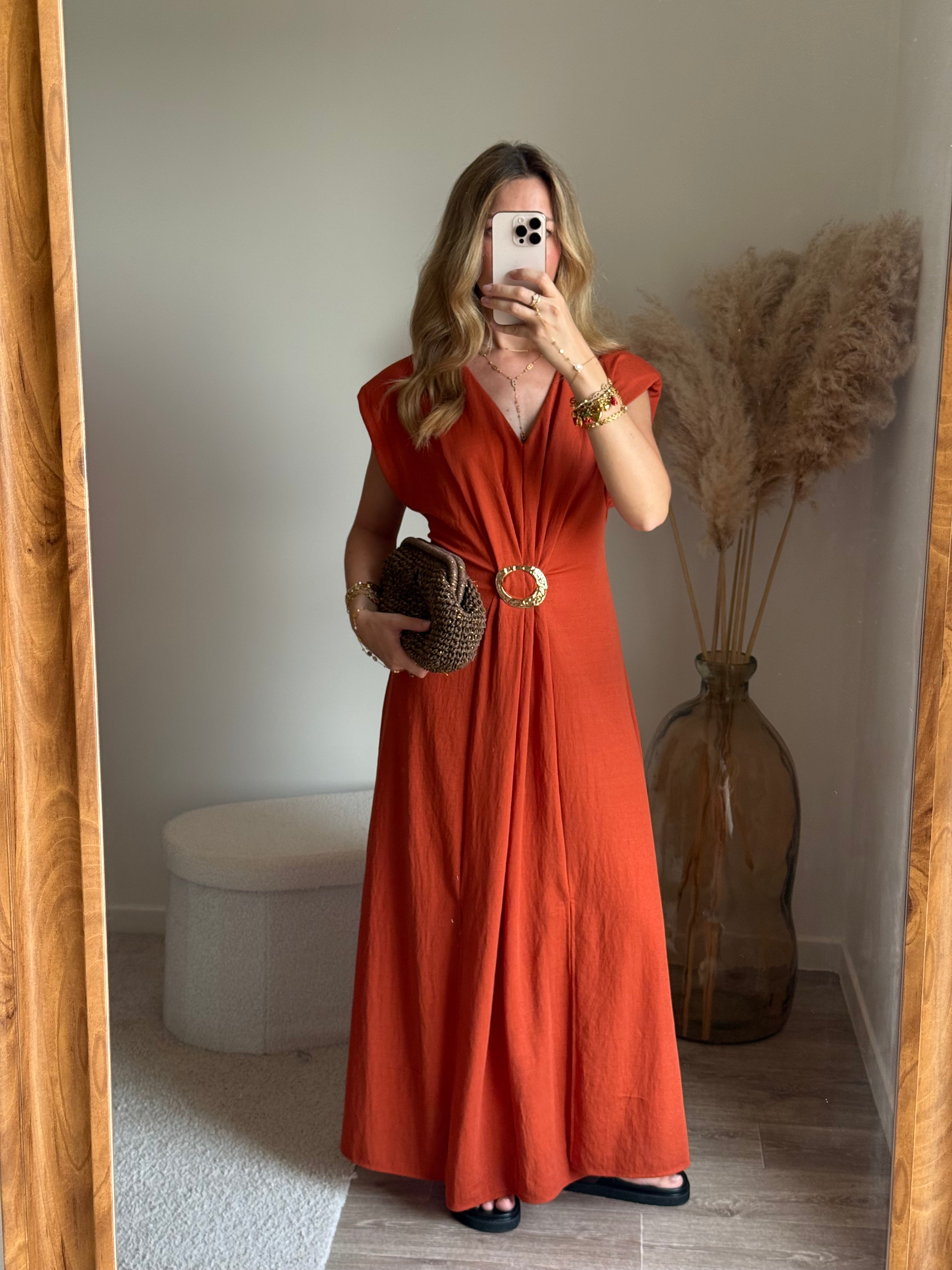 Robe sans manche bijou intégré