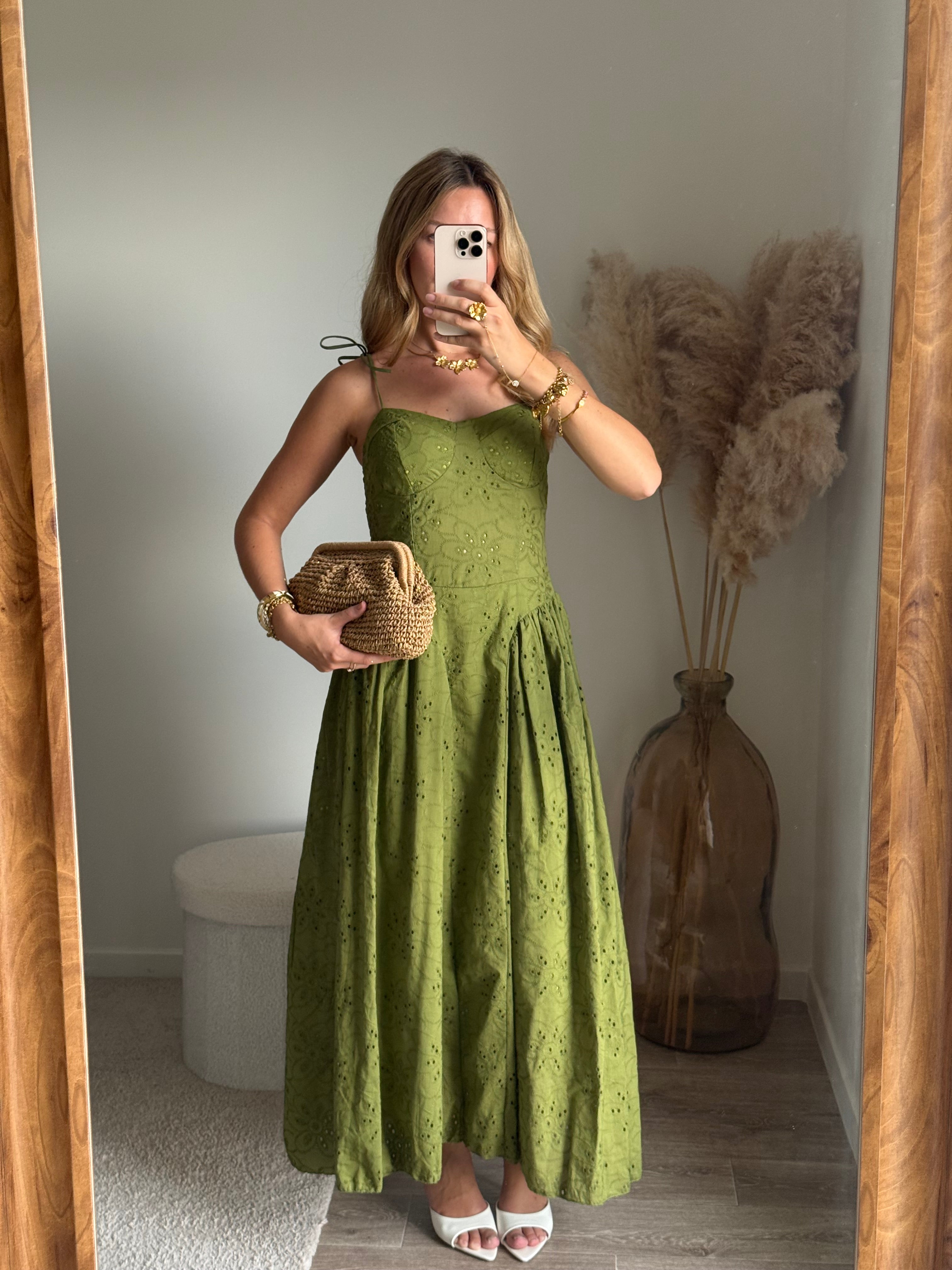 Robe à bretelle en broderie anglaise