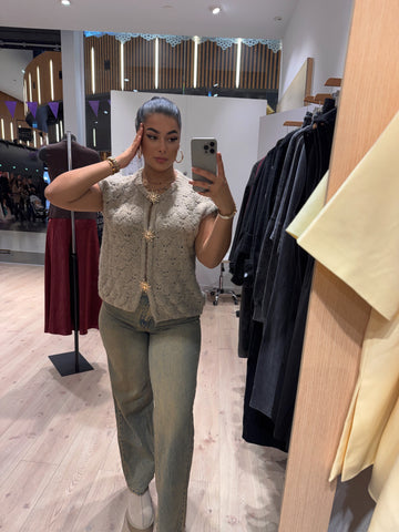 Gilet sans manche avec fermeture en broche