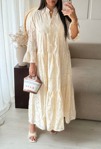 Robe brodé