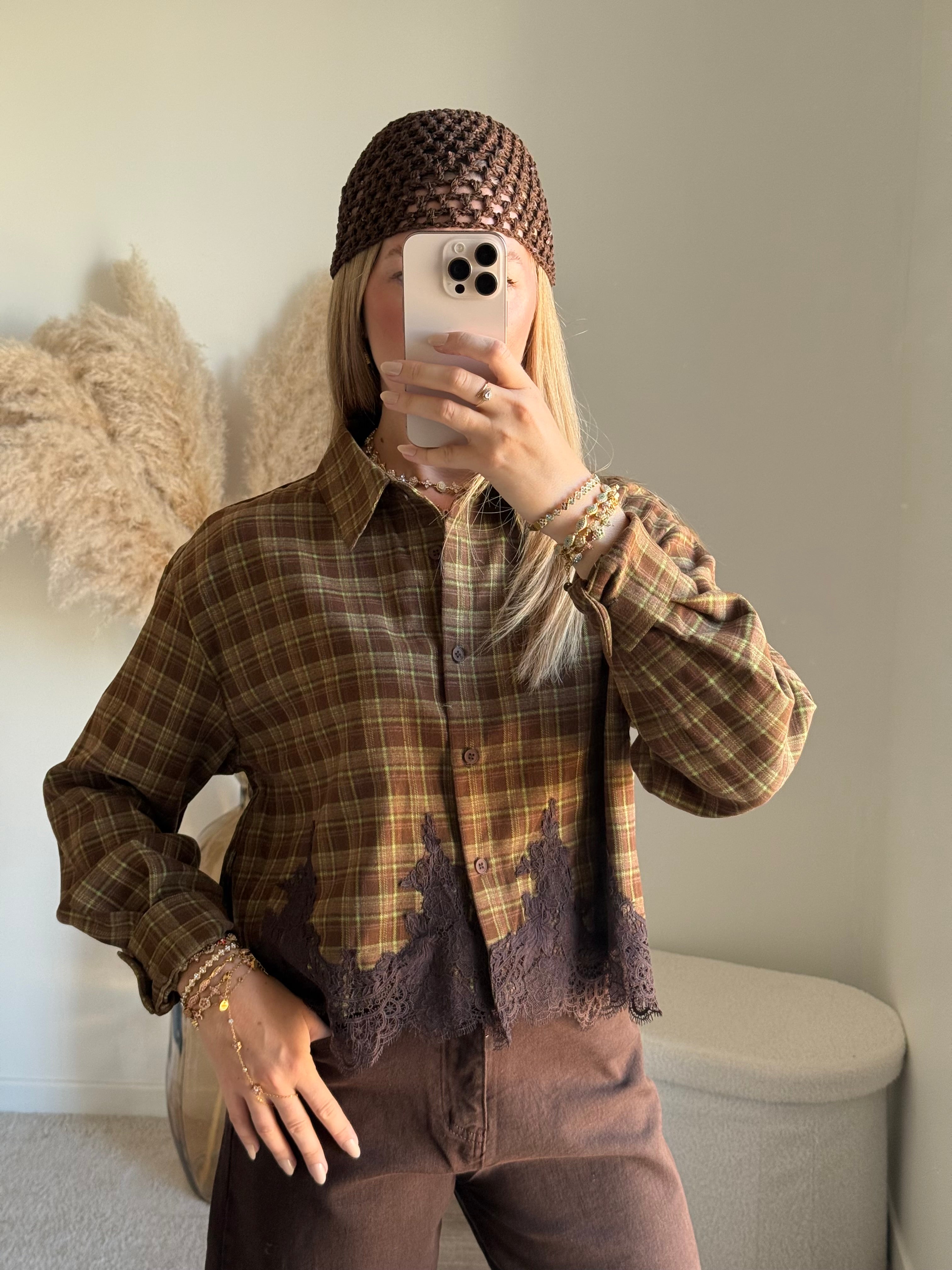 Chemise à carreaux avec détails en dentelle