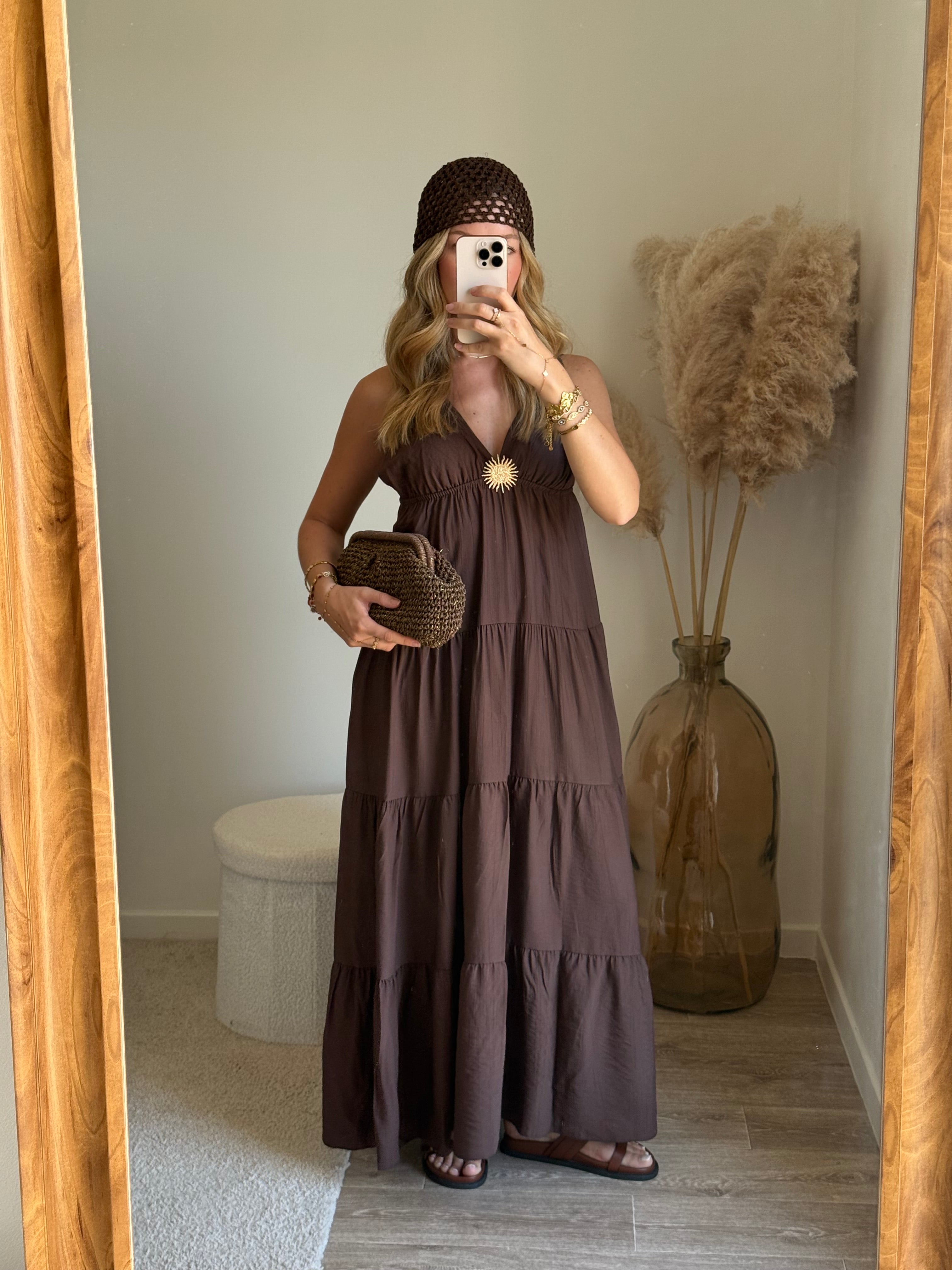 Robe à bretelle avec broche soleil