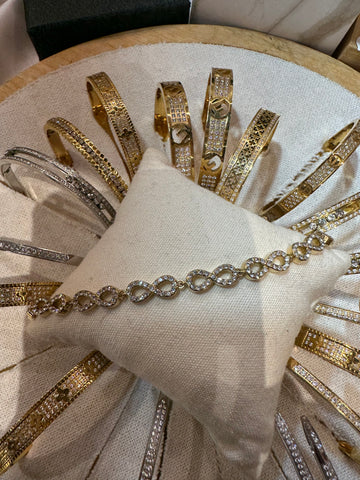 Bracelet infini à strass