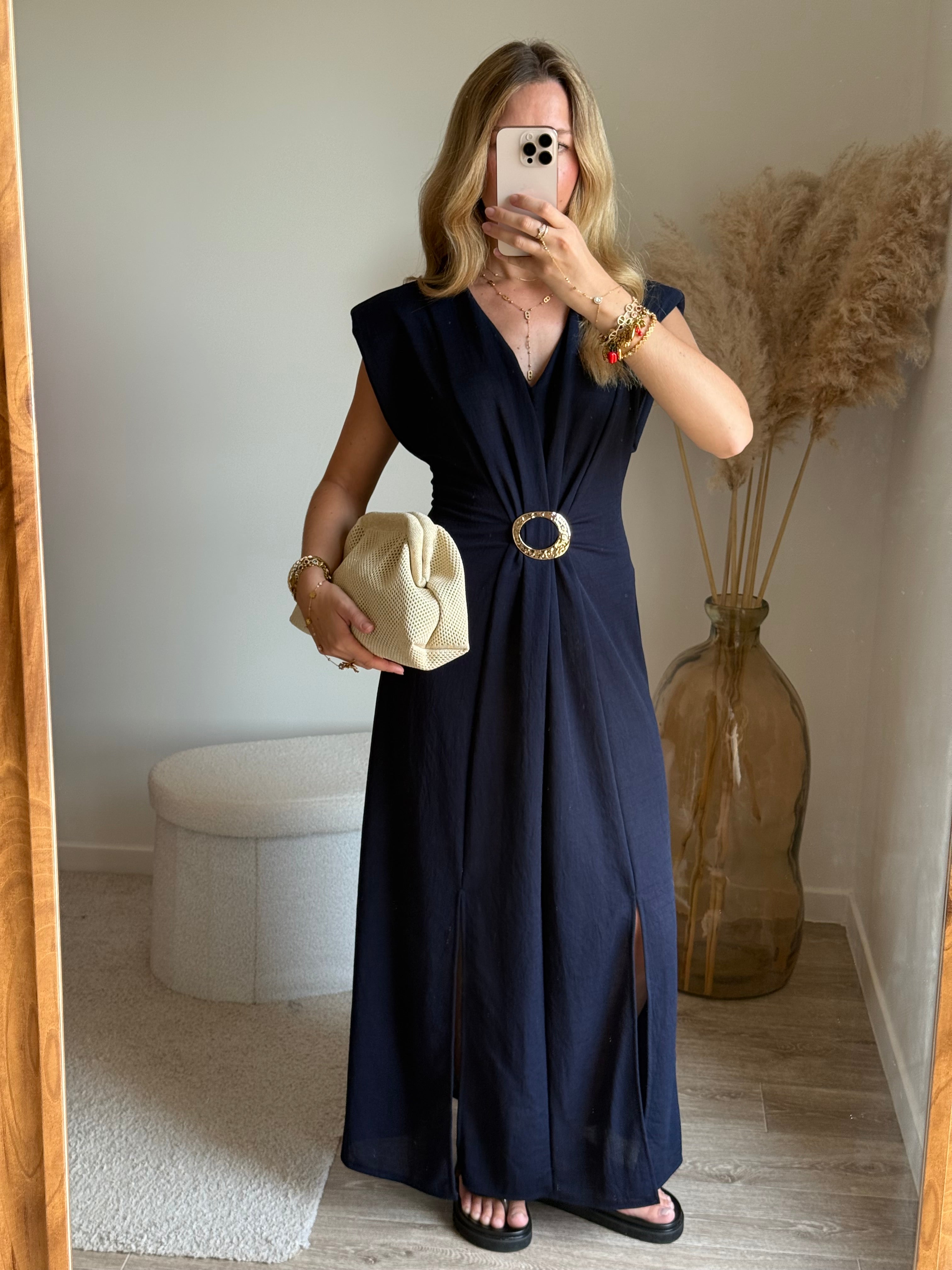 Robe sans manche bijou intégré