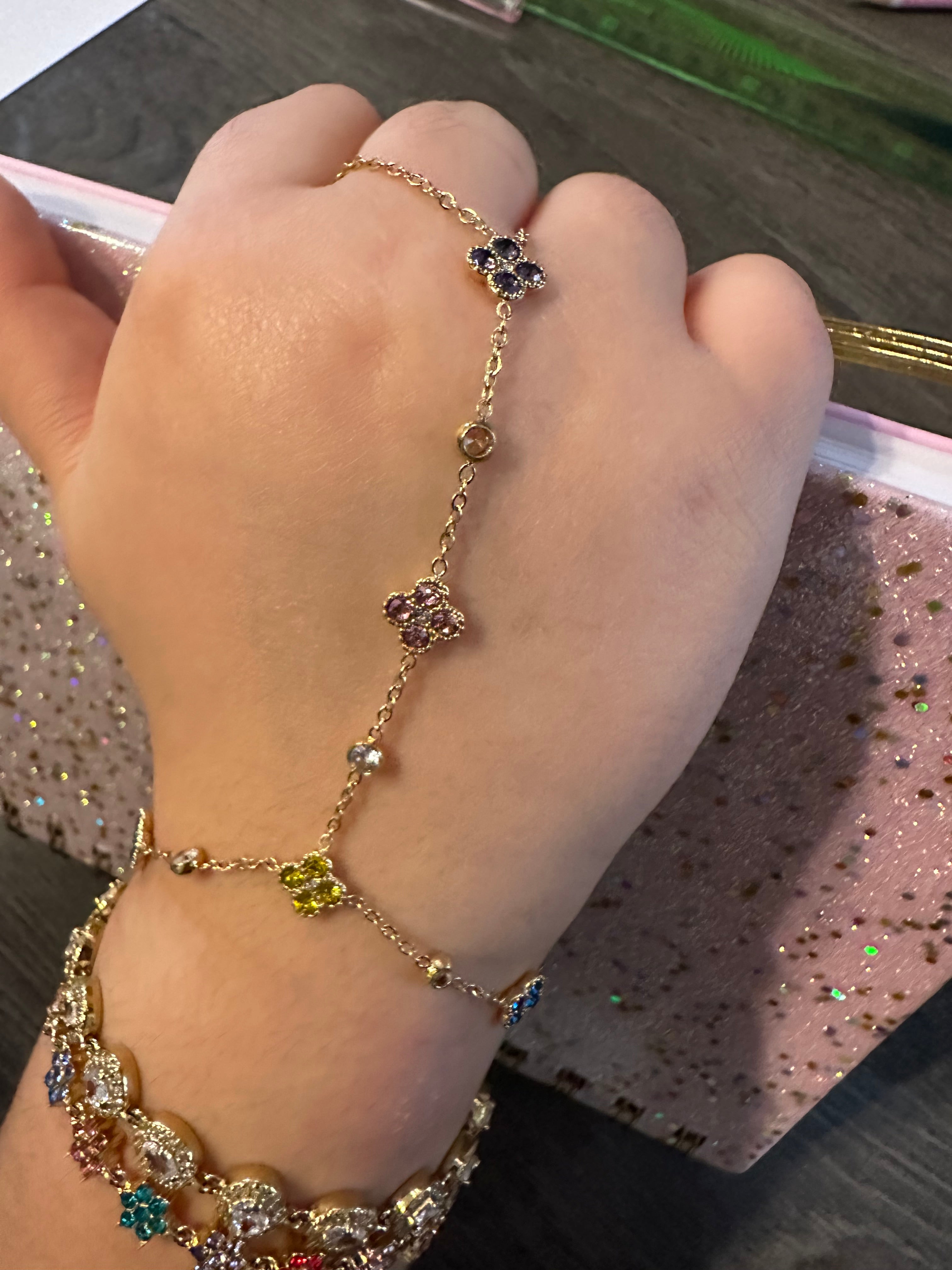 Chaîne de main multicolore