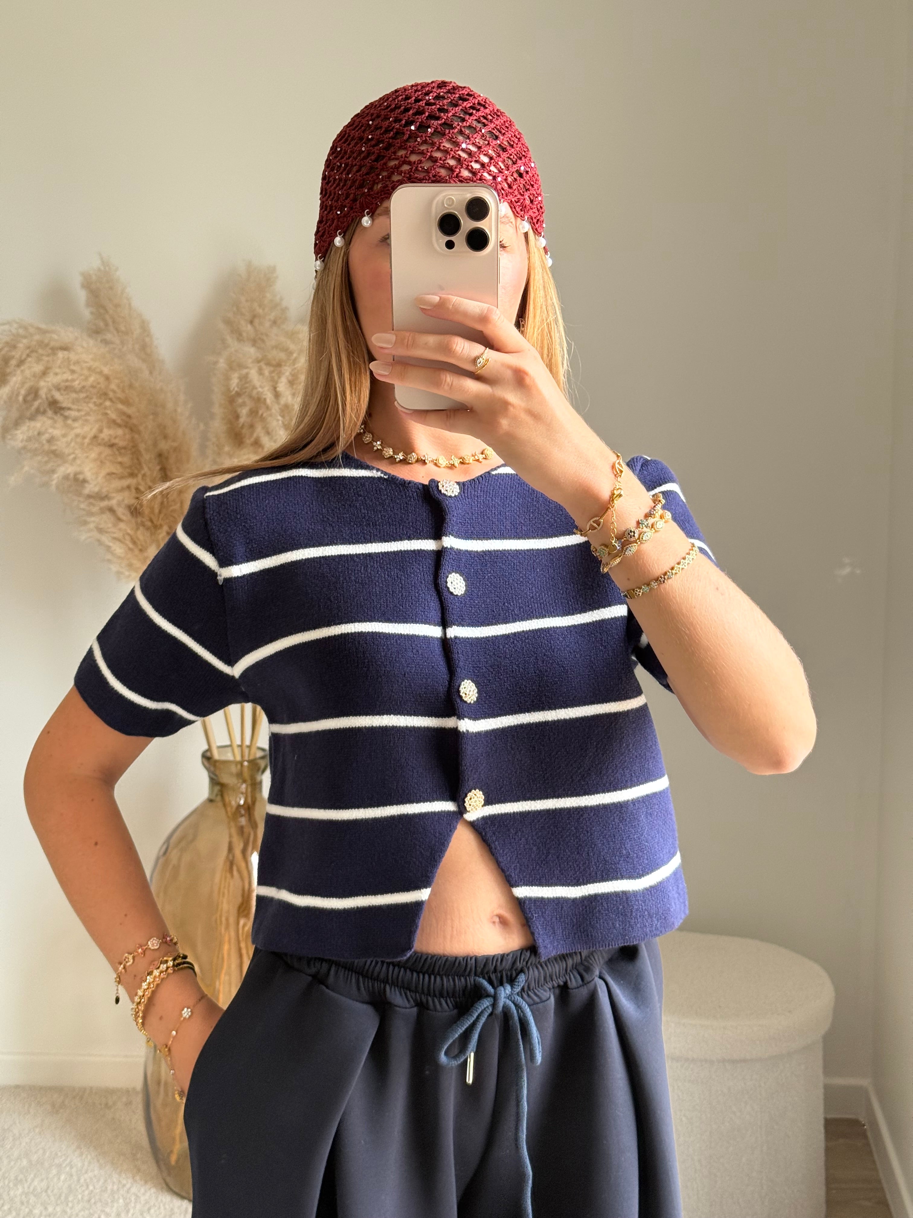 Gilet en maille avec fermeture bouton en strass