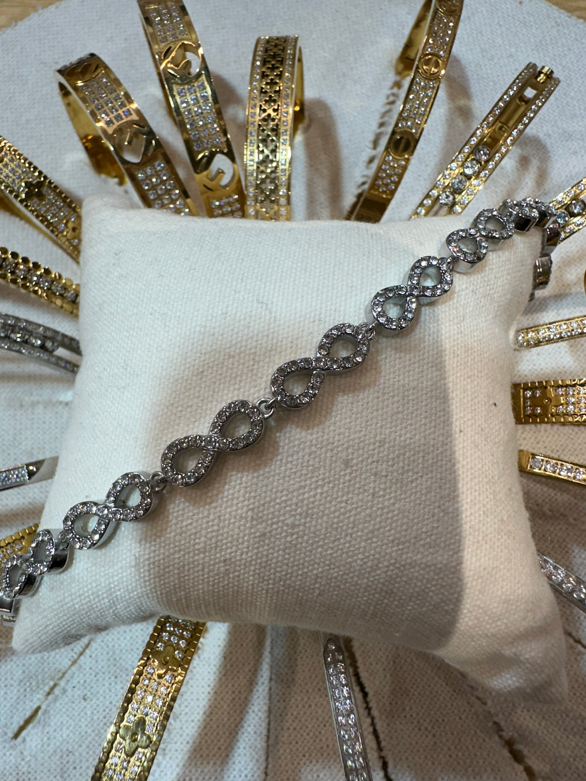 Bracelet infini à strass