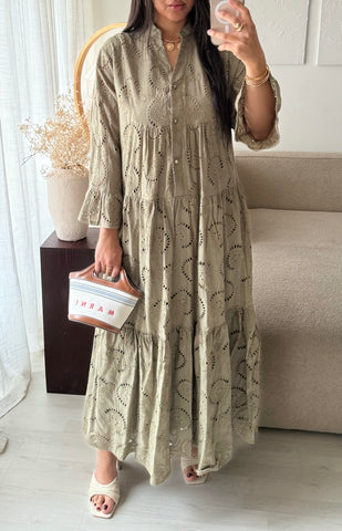 Robe brodé