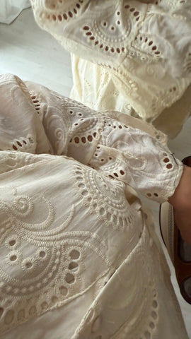 Robe brodé