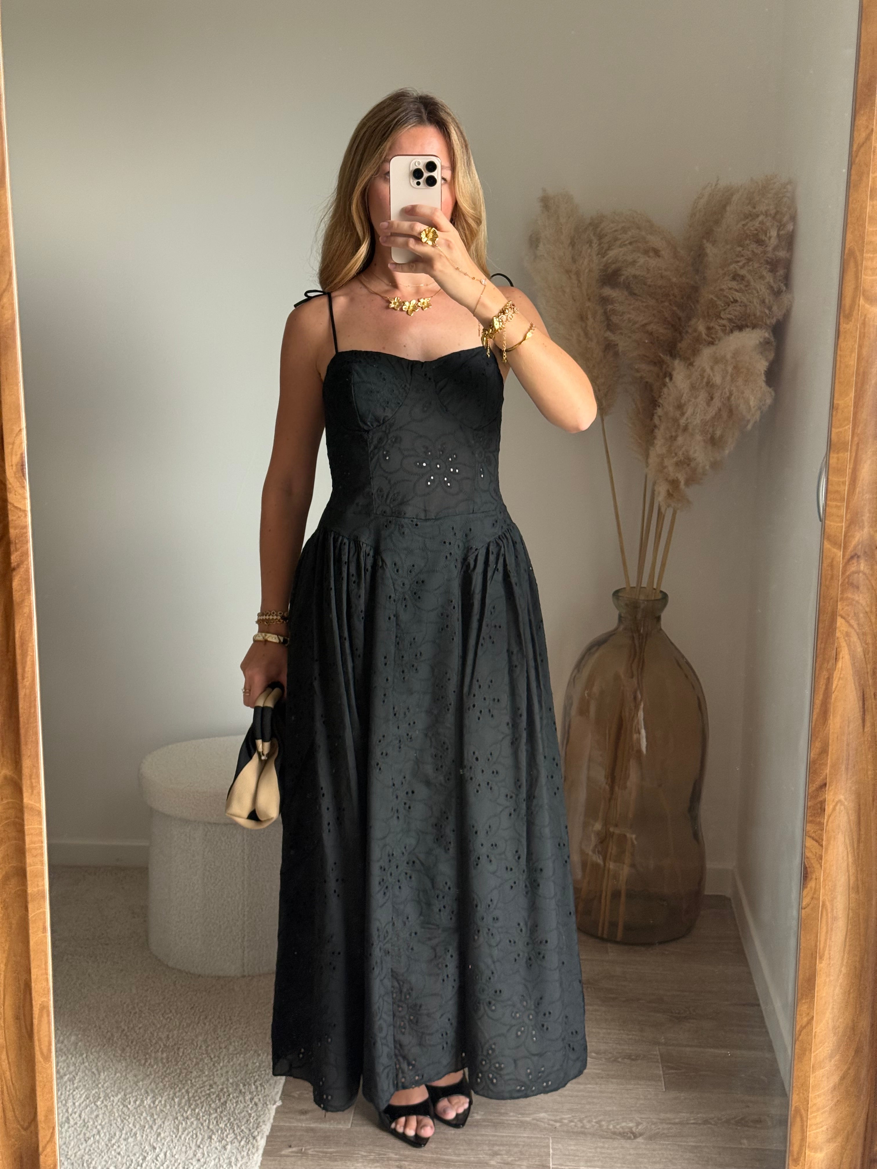 Robe à bretelle en broderie anglaise