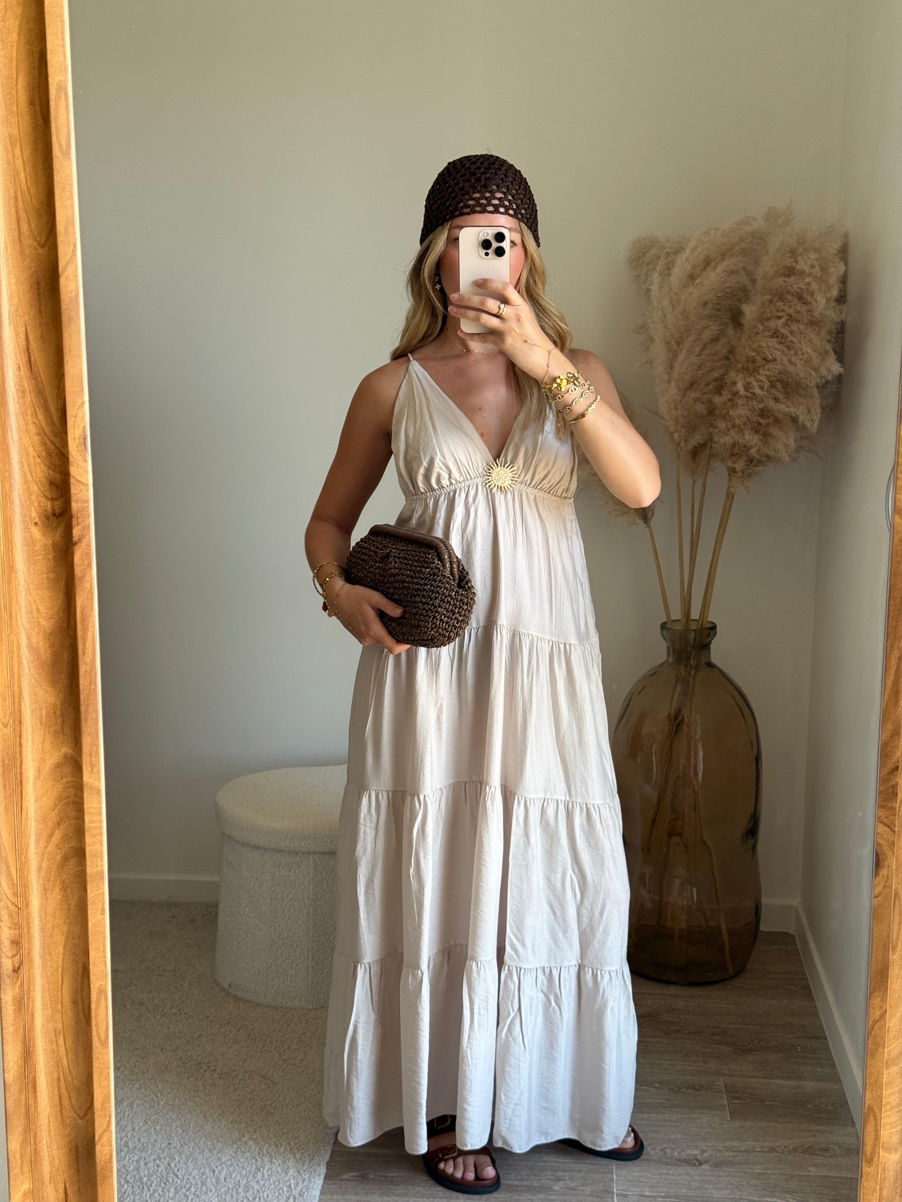 Robe à bretelle avec broche soleil