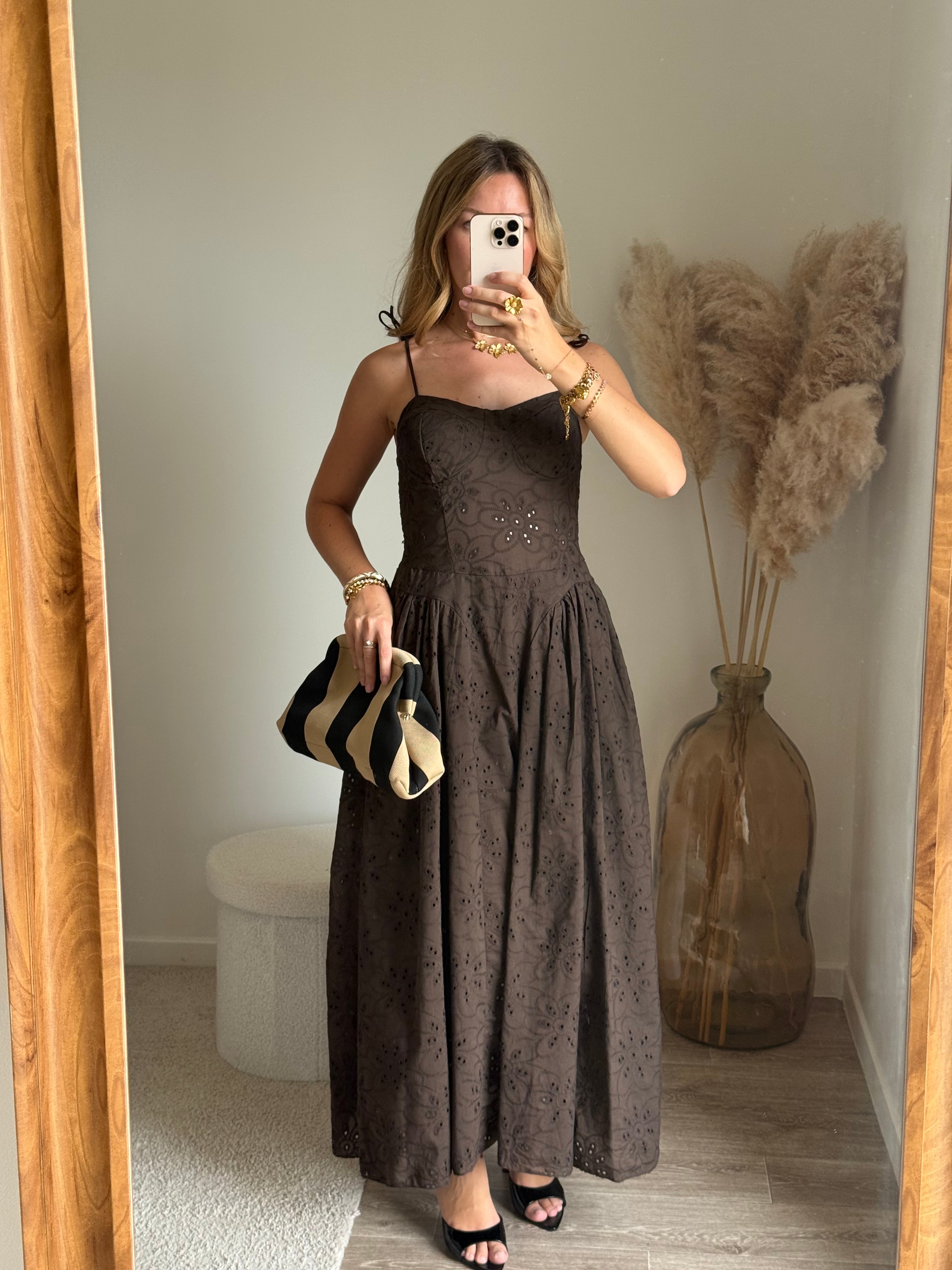 Robe à bretelle en broderie anglaise