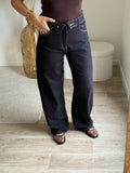 Jean straight avec détails au niveau de la taille