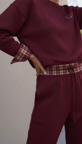 Ensemble de jogging à revers motif carreaux bordeaux