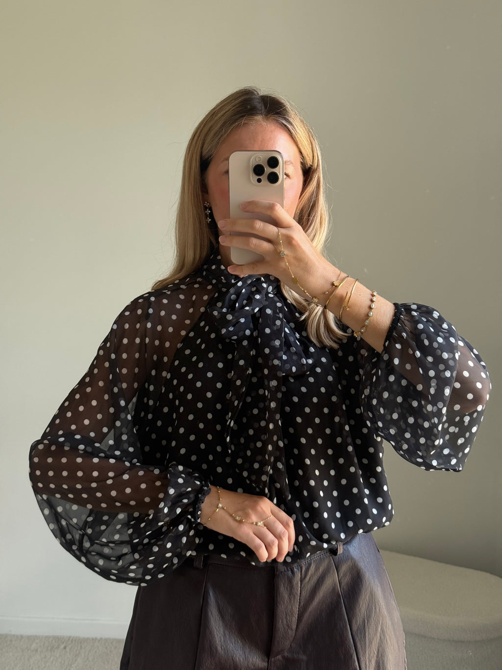 Blouse Fluide à Pois avec Foulard - Noir