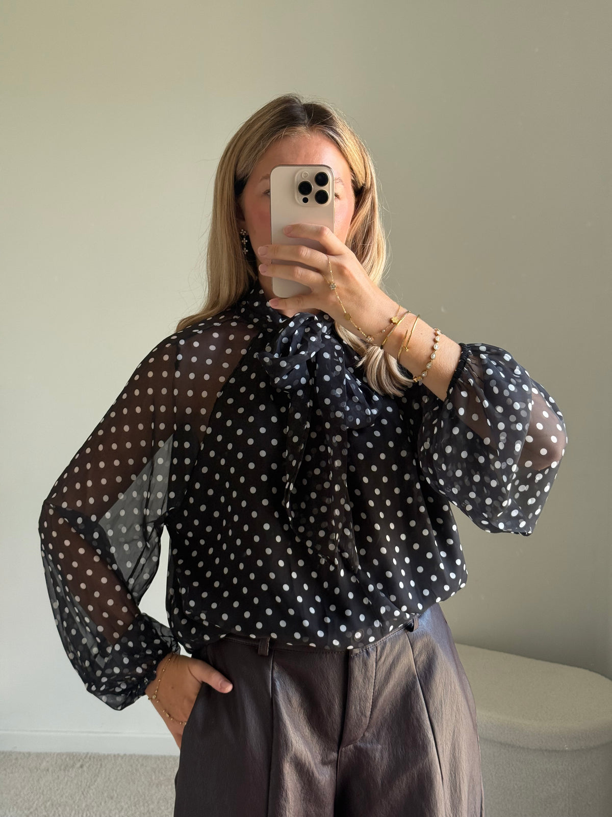 Blouse Fluide à Pois avec Foulard - Noir
