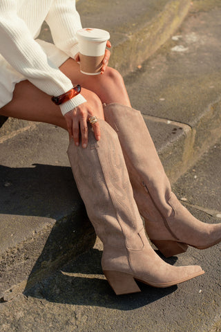 Bottes de cowboy en daim beige