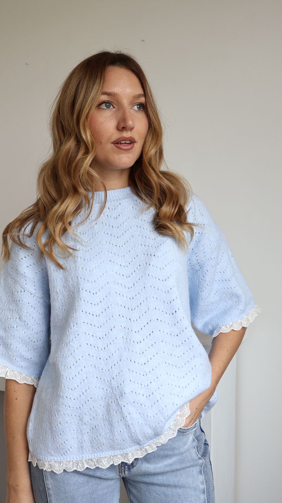 Pull "Esmée" en maille ajourée et dentelle