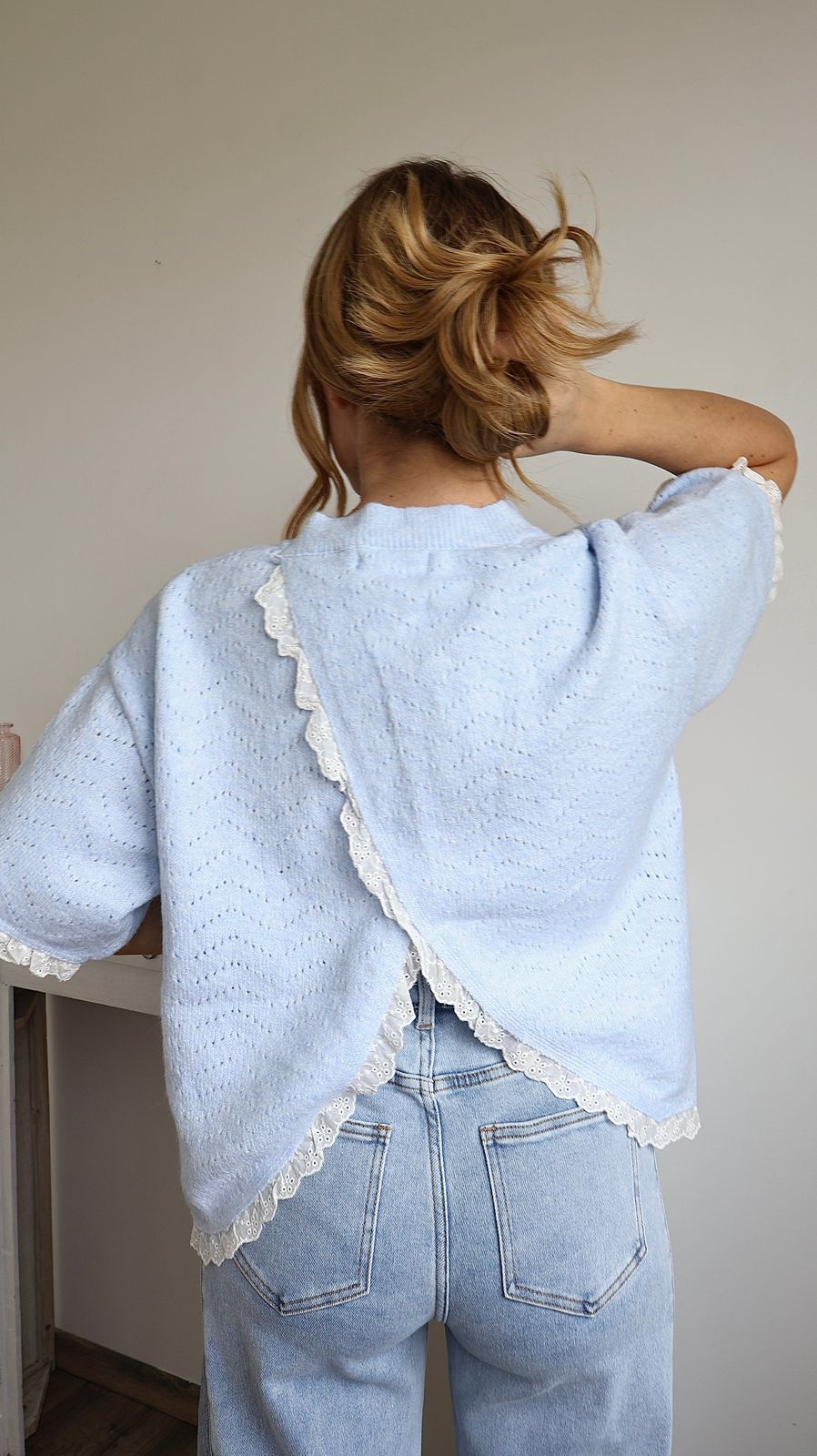 Pull "Esmée" en maille ajourée et dentelle