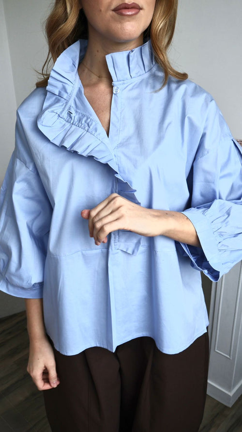 Blouse Structurée à Col Volanté