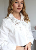 Chemise Blanche à Plastron en Broderie Anglaise
