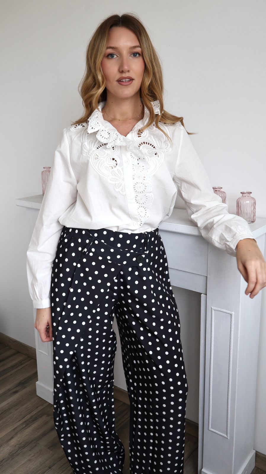 Chemise Blanche à Plastron en Broderie Anglaise