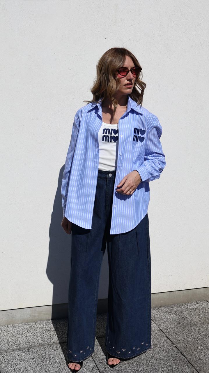 Ensemble Combiné : Chemise à Rayures et Top Brodés
