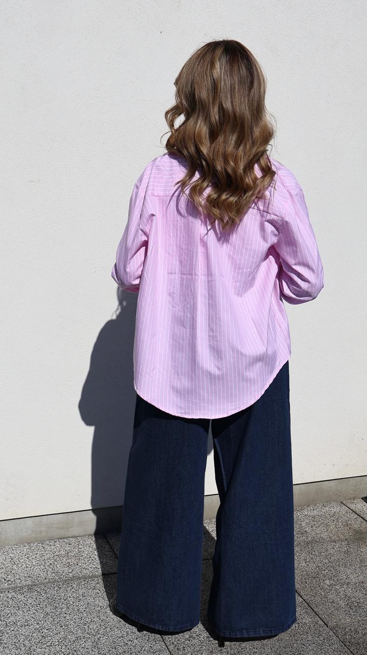 Ensemble Combiné : Chemise à Rayures et Top Brodés