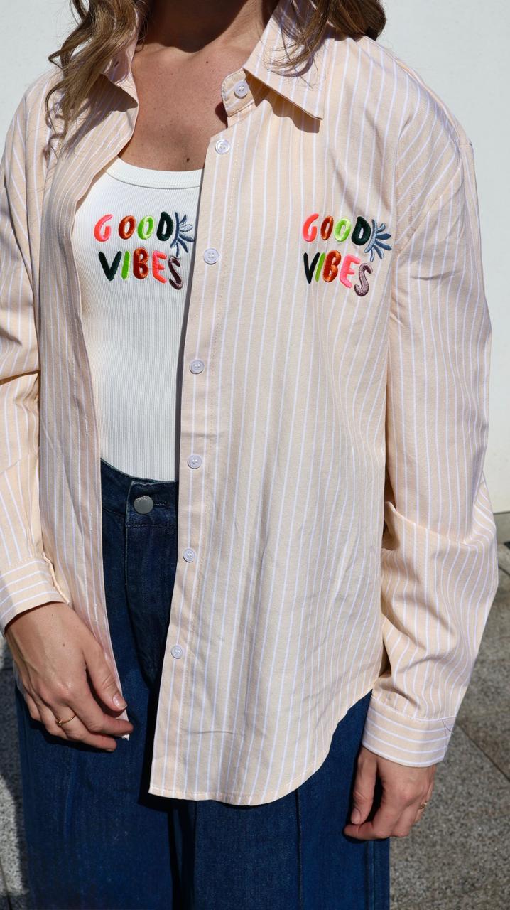 Ensemble 2-en-1 : Chemise Rayée et Top "Good Vibes"