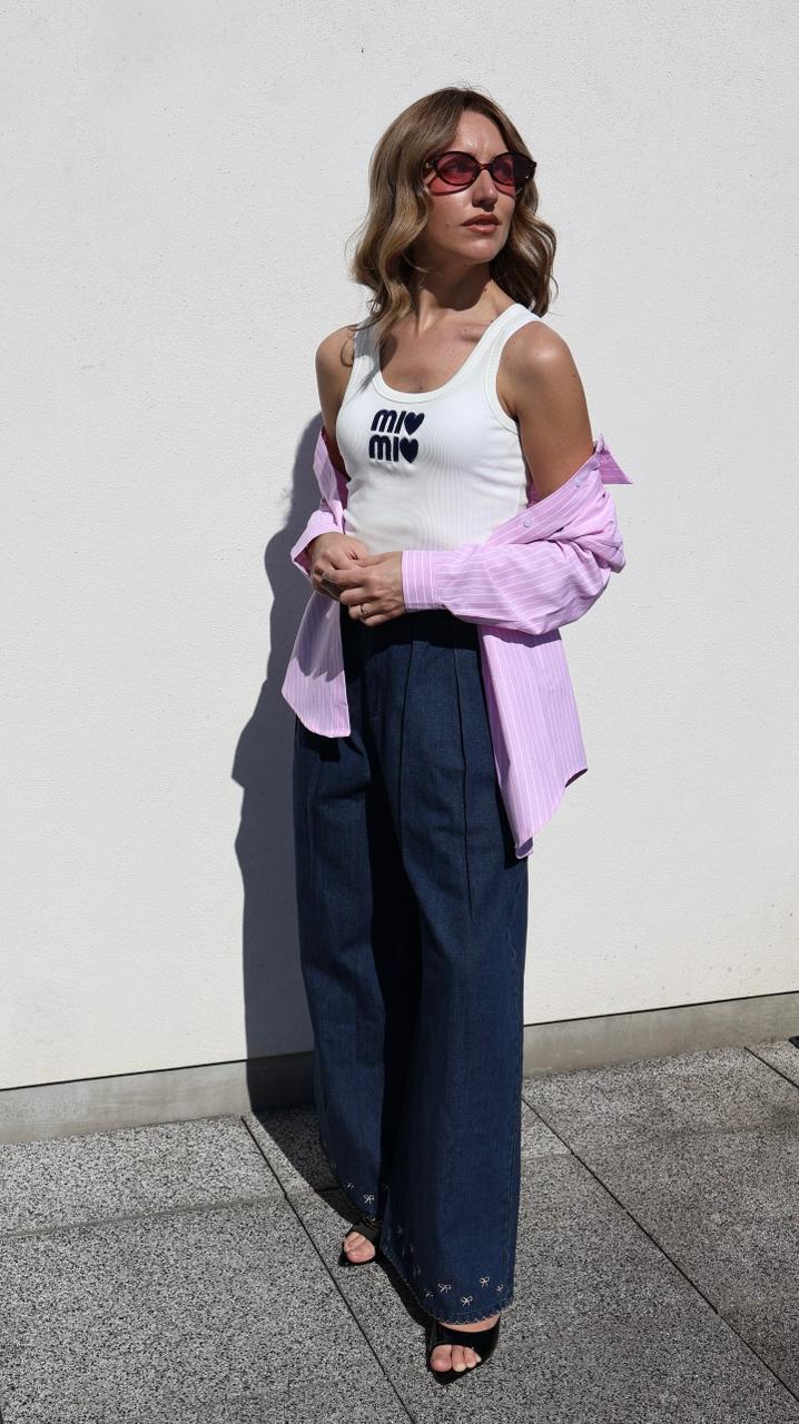 Ensemble Combiné : Chemise à Rayures et Top Brodés
