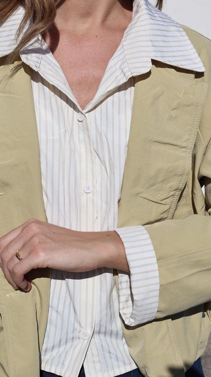 Blouson Technique Court à Col Chemise et Finitions Élastiquées