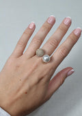 Bague Ouverte à Perle et Sphère Pavée