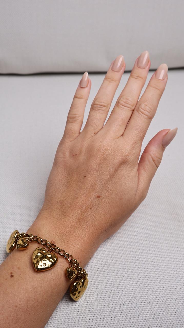 Bracelet Breloques Cœurs Martelés – Doré