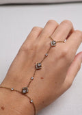 Bracelet de Main Aura Géométrique – Doré