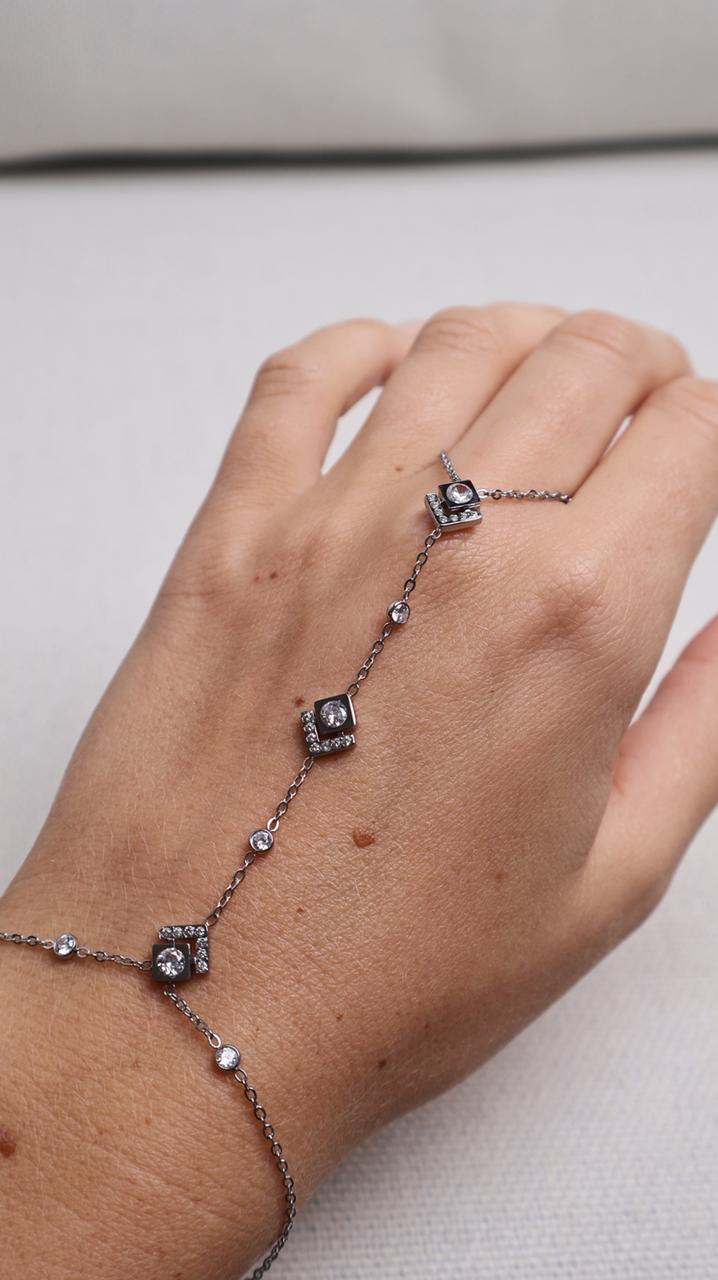 Bracelet de Main Aura Géométrique – Argent