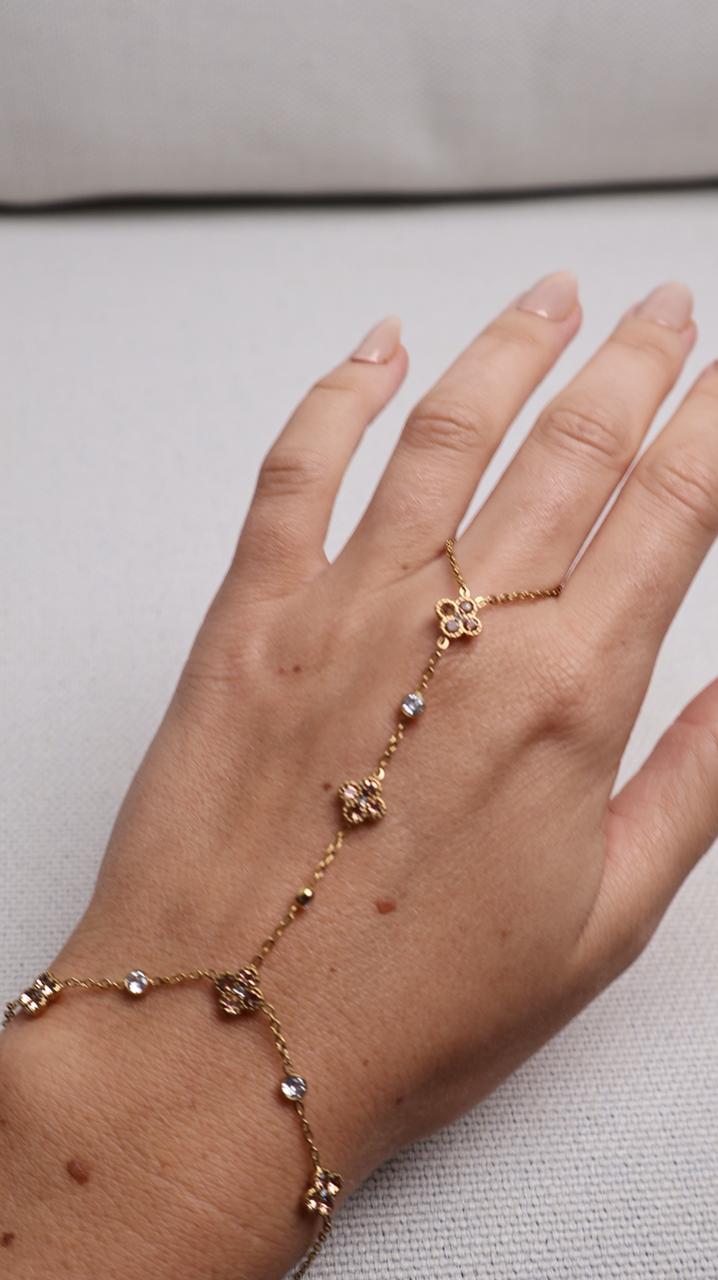 Bijou de Main Trèfle Précieux – perle beige nude