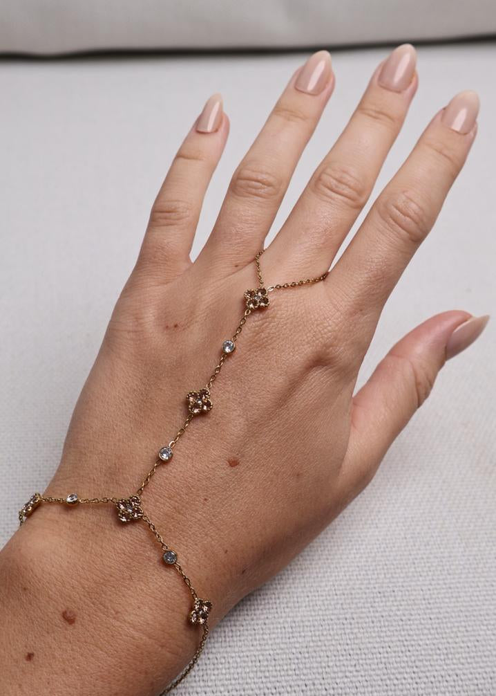 Bijou de Main Trèfle Précieux – perle beige nude