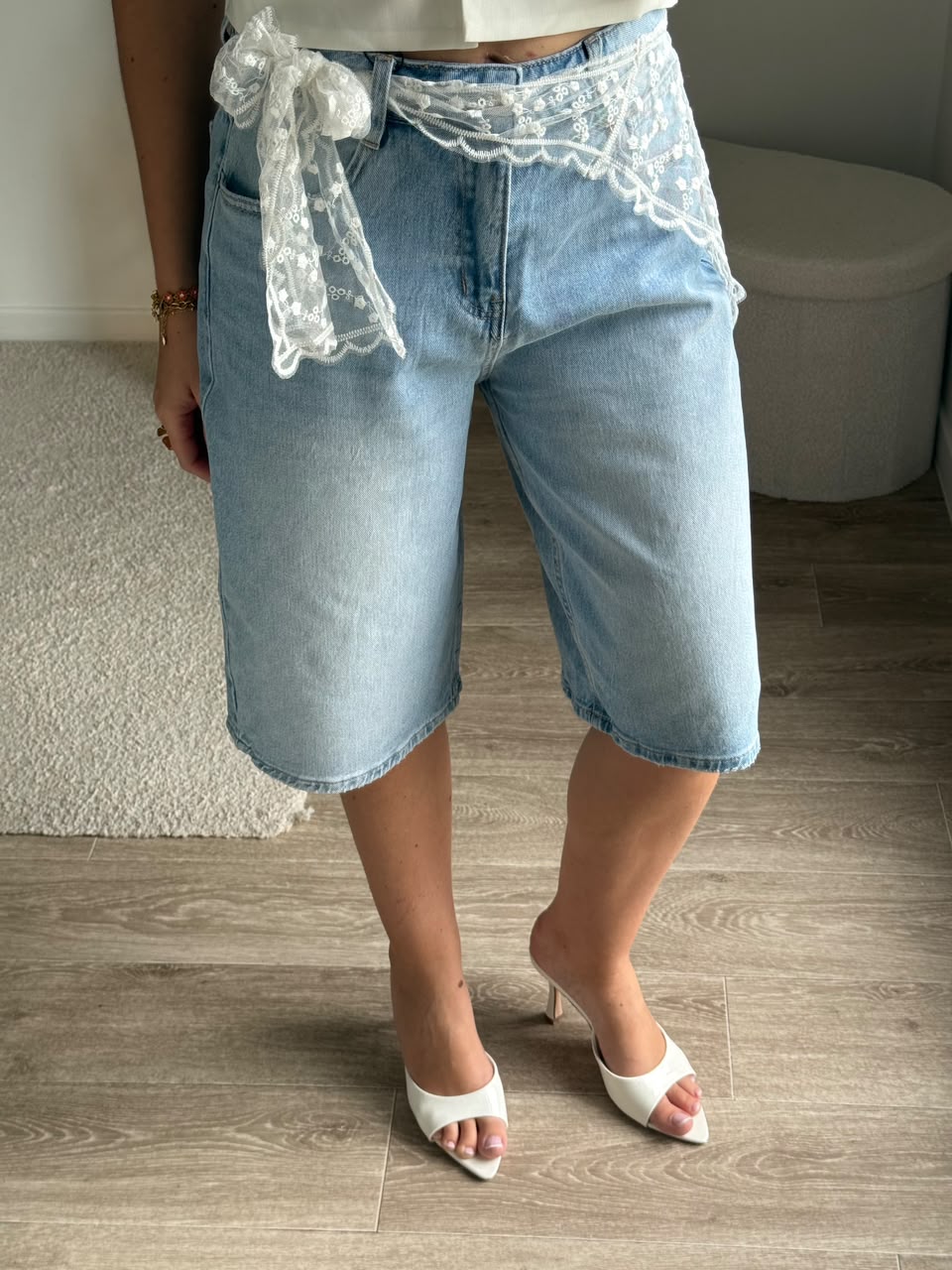 Short bermuda denim détail foulard dentelle