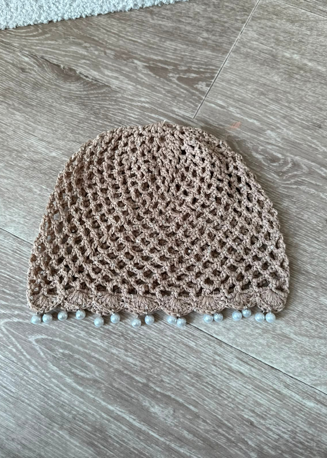 Bonnet en maille crochetée à perles - Marron clair