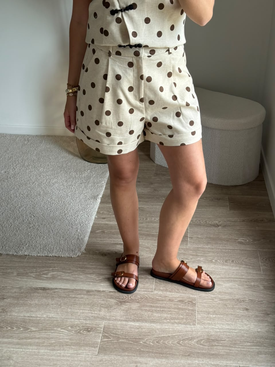 Short à pinces et motif pois