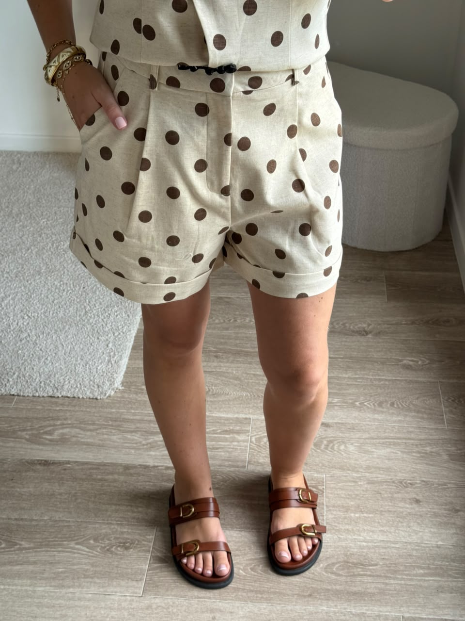 Short à pinces et motif pois