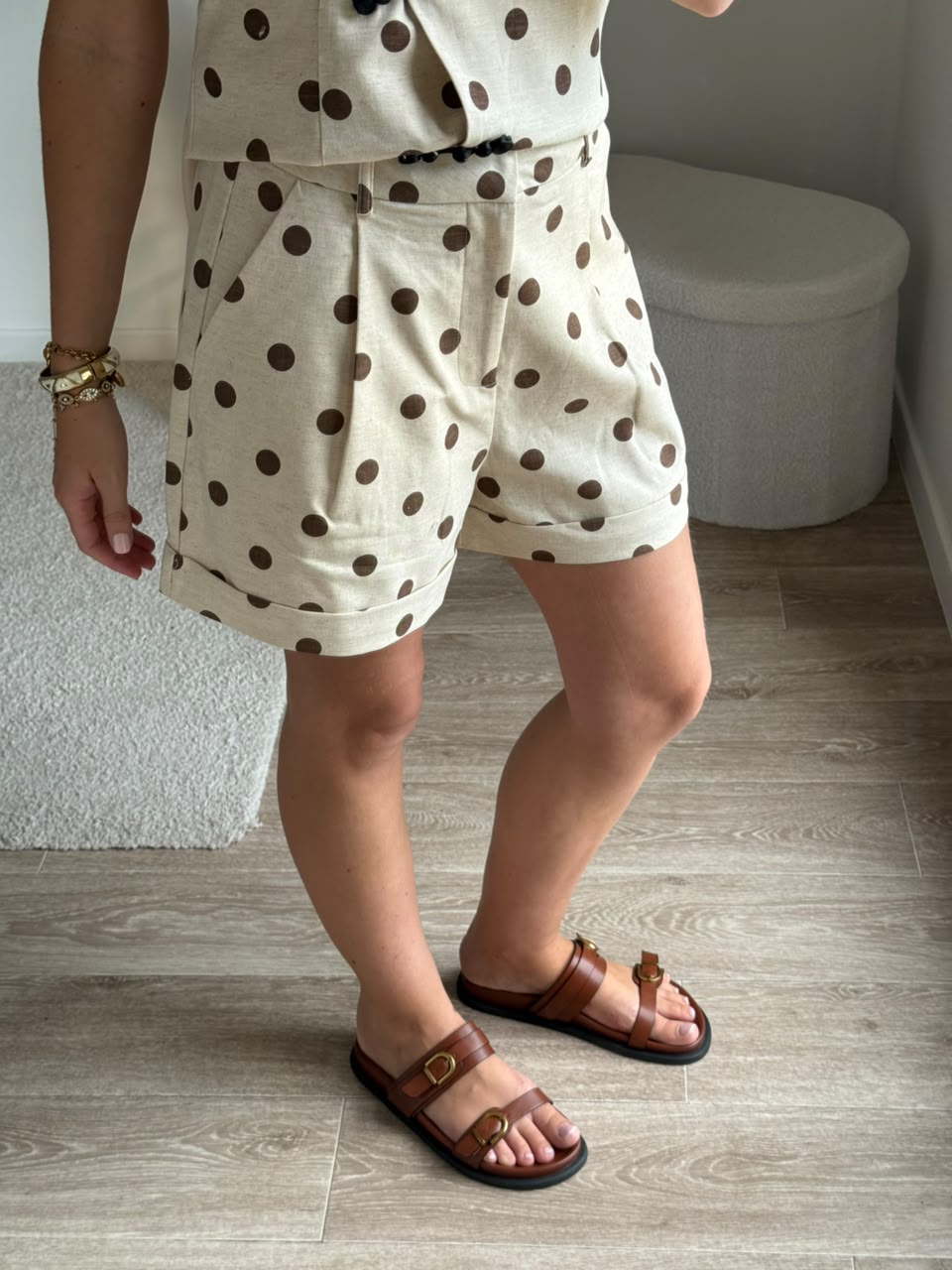 Short à pinces et motif pois
