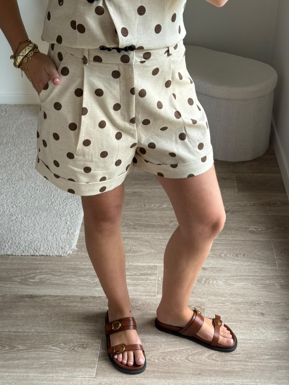 Short à pinces et motif pois