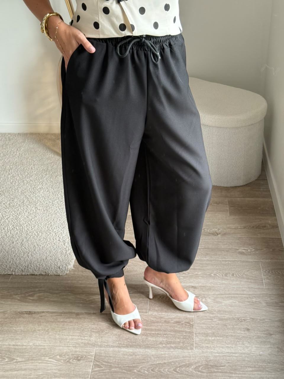 Pantalon fluide à chevilles nouées