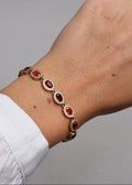 Bracelet de poignet à pierres ovales rouges et cristaux